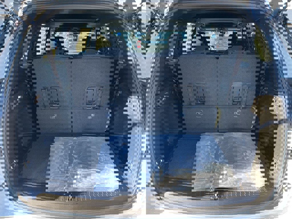 New 2025 Jeep Grand Cherokee L Laredo image 15