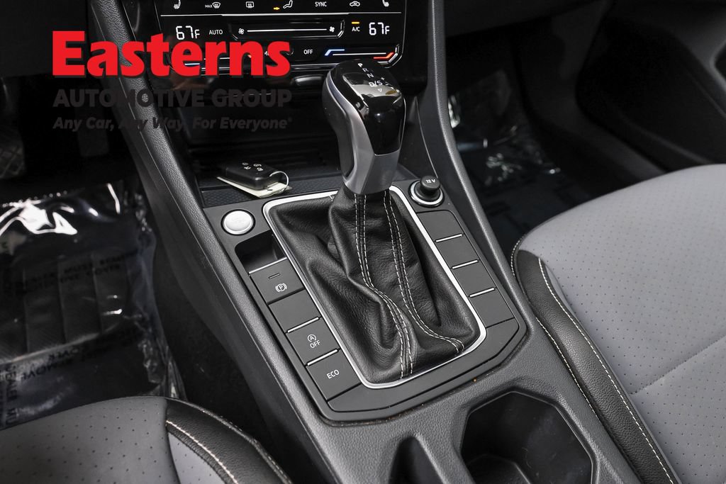 Used 2025 Volkswagen Jetta SE FWD image 13