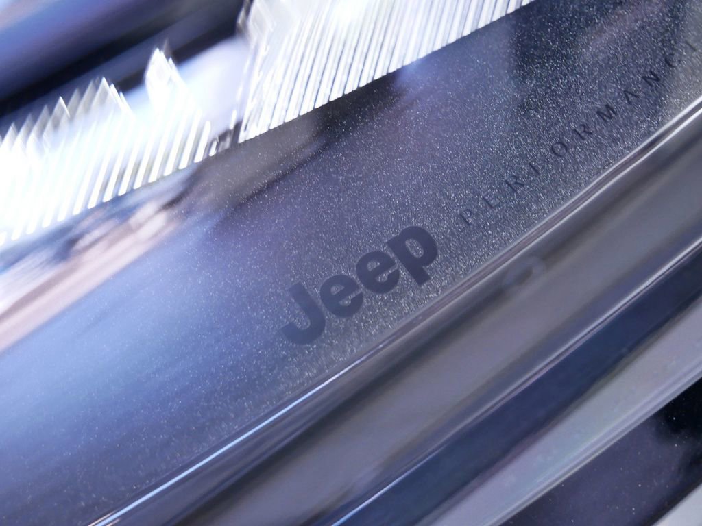 Used 2024 Jeep Compass Latitude image 18