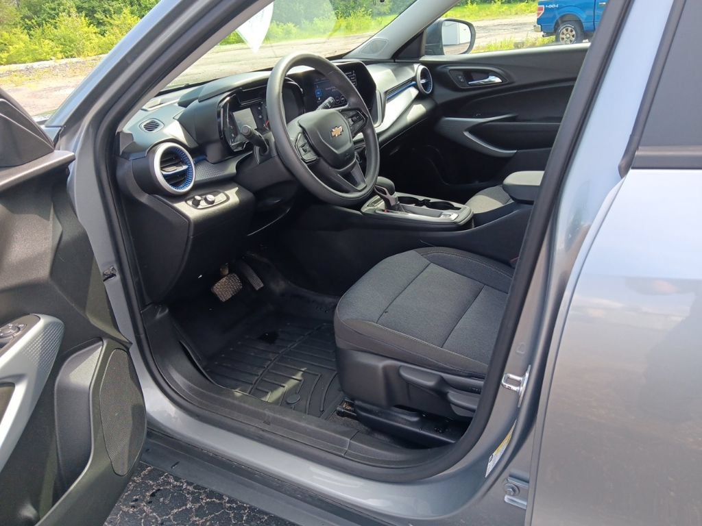 Used 2024 Chevrolet Trax LS w/ Driver Confidence Package FWD image 26