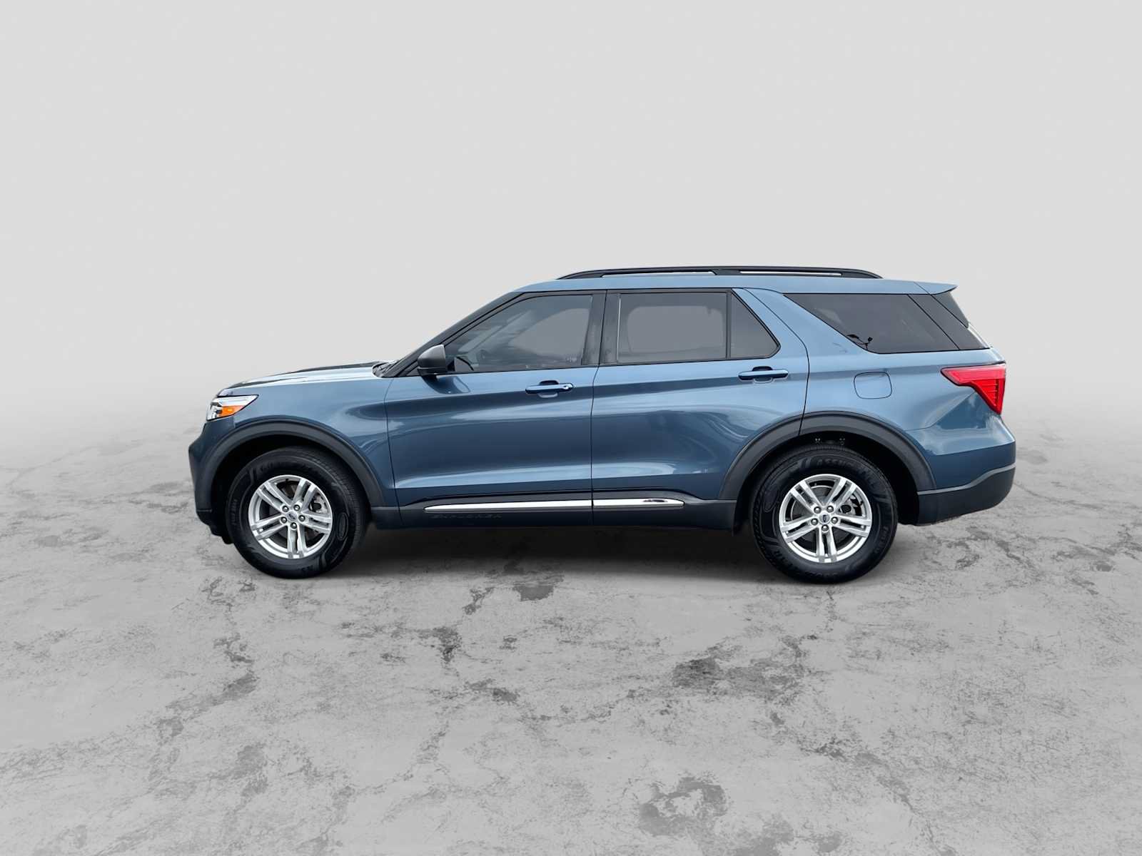 Used 2020 Ford Explorer XLT AWD/4WD image 5