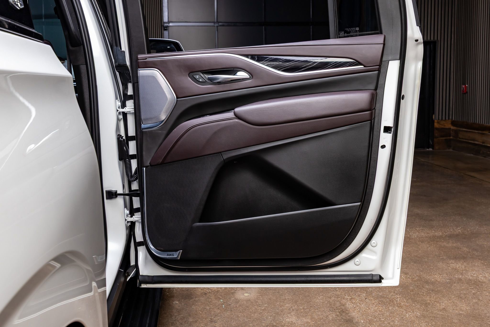 Used 2023 Cadillac Escalade ESV V AWD/4WD image 39