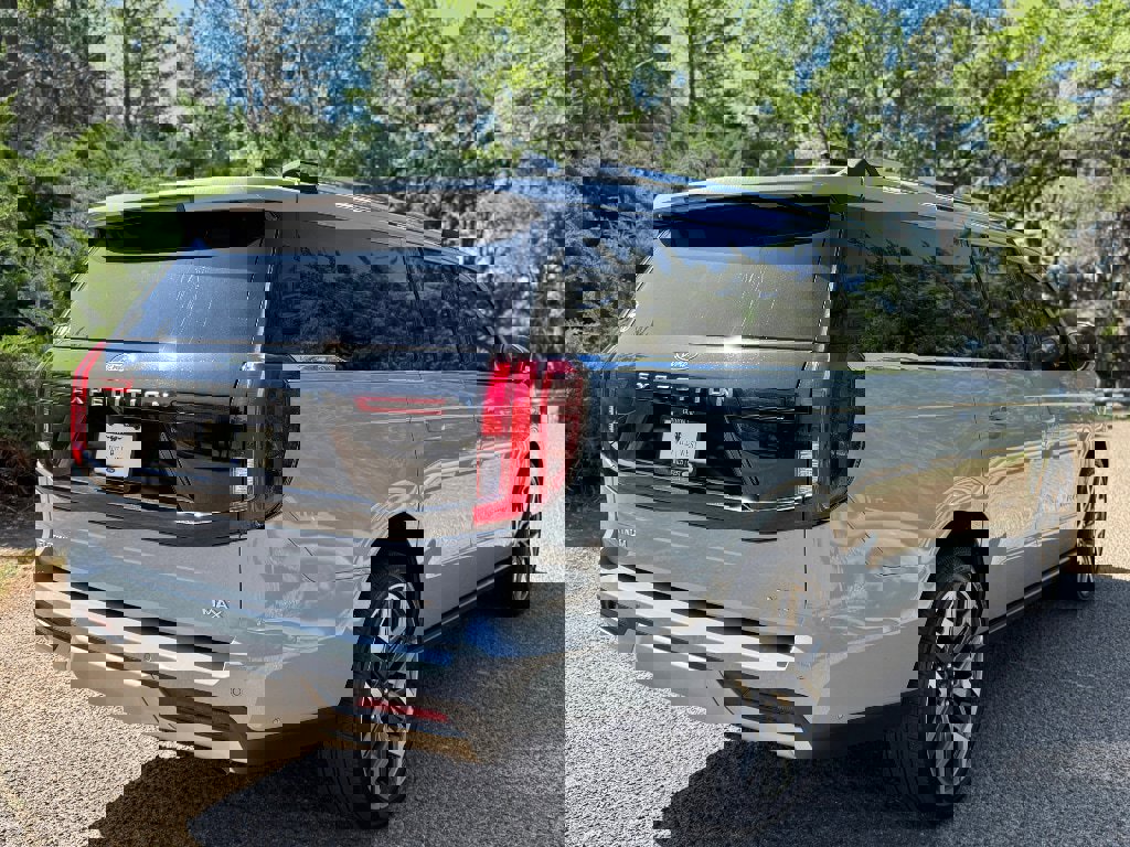 Used 2025 Ford Expedition Max Platinum w/ Platinum Ultimate Package AWD/4WD image 5