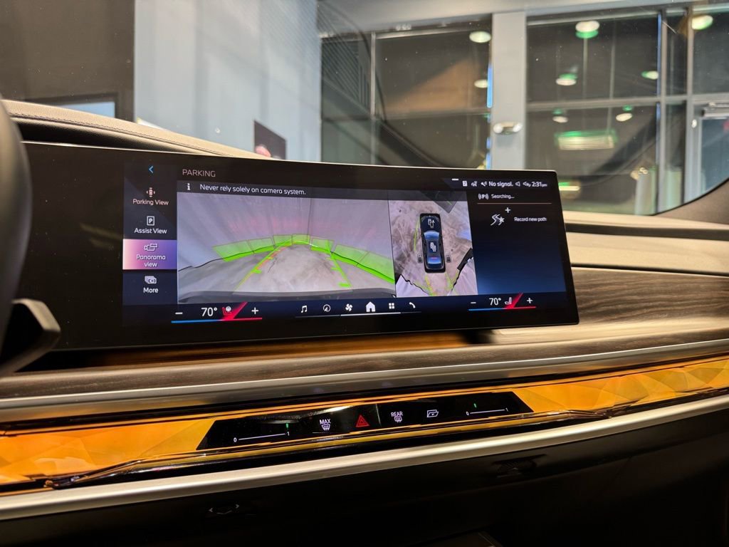 Used 2023 BMW 740i image 7