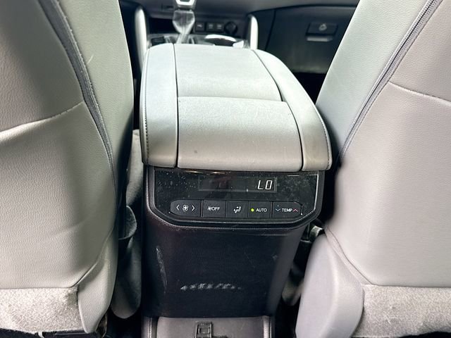 Used 2020 Toyota Highlander XLE image 24