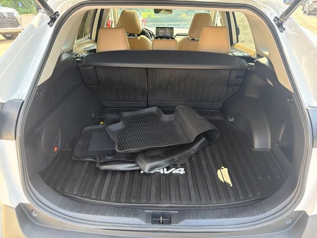 Used 2020 Toyota RAV4 XLE Premium AWD/4WD image 36