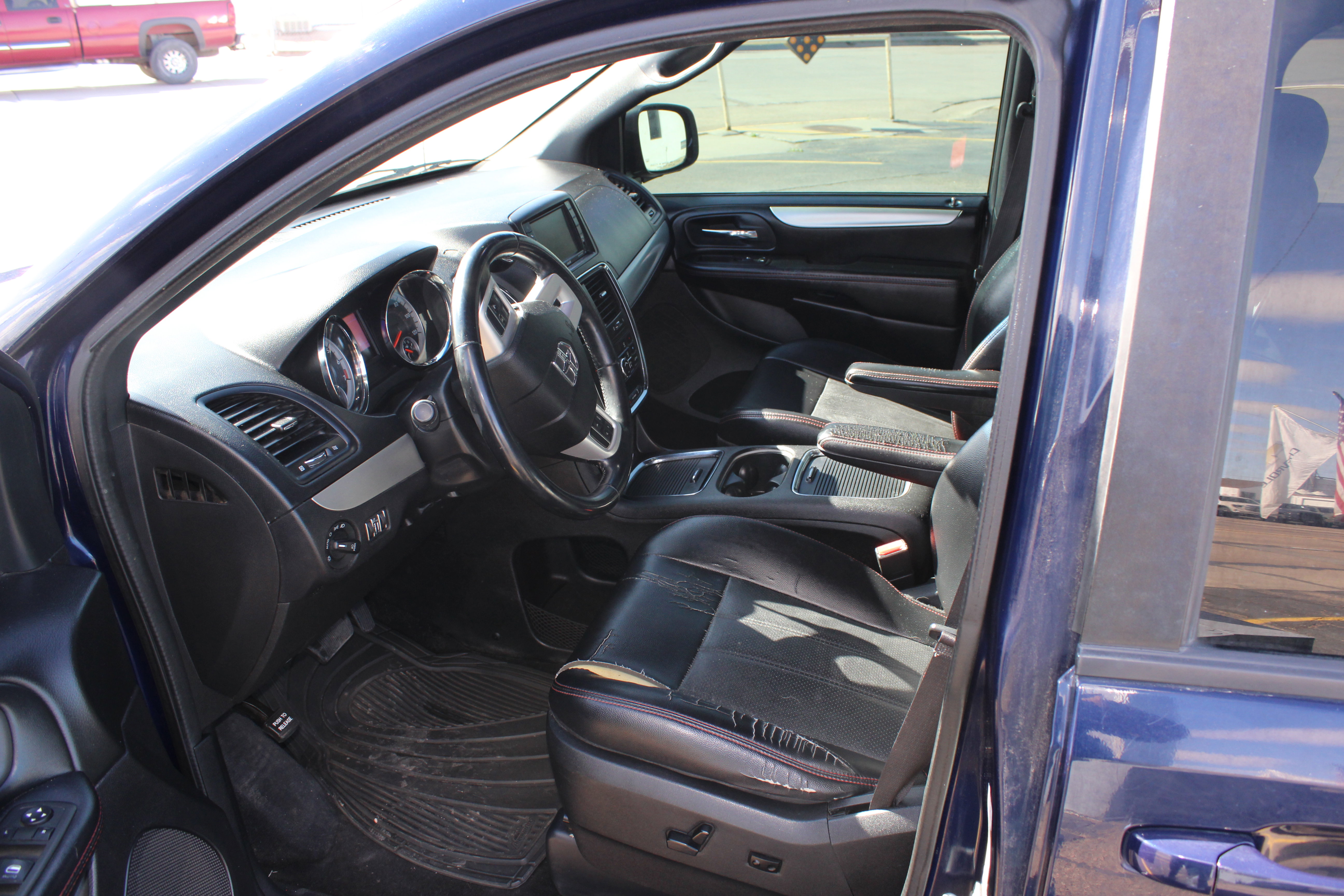 Used 2015 Dodge Grand Caravan R/T FWD image 17