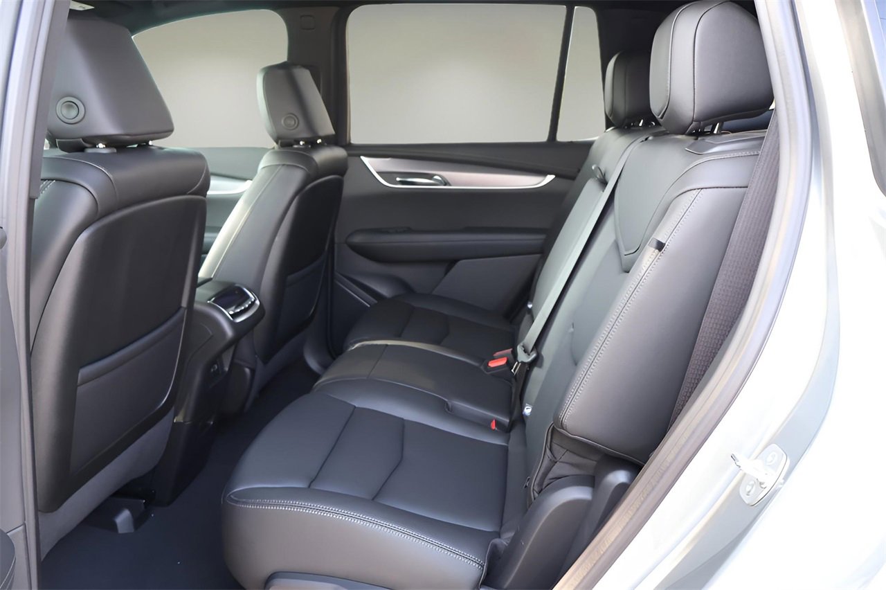 New 2025 Cadillac XT6 Luxury image 18