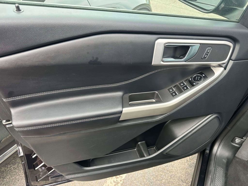 Used 2022 Ford Explorer XLT w/ Equipment Group 202A image 16