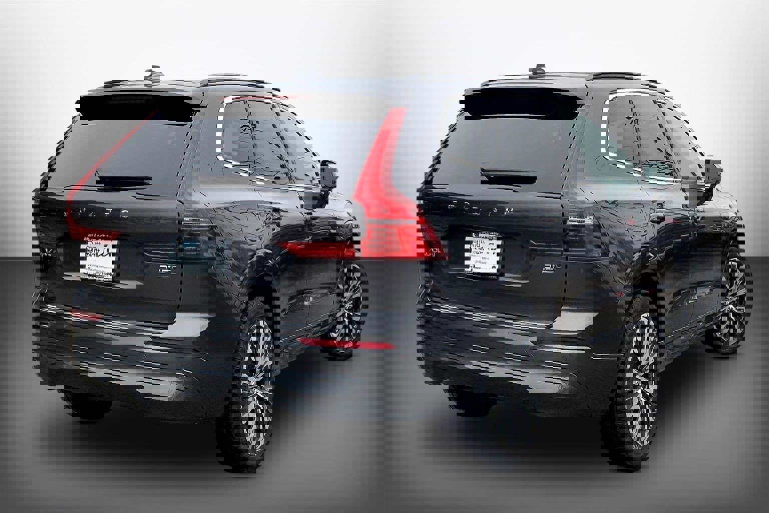 Used 2022 Volvo XC60 B5 Momentum w/ Climate Package image 14