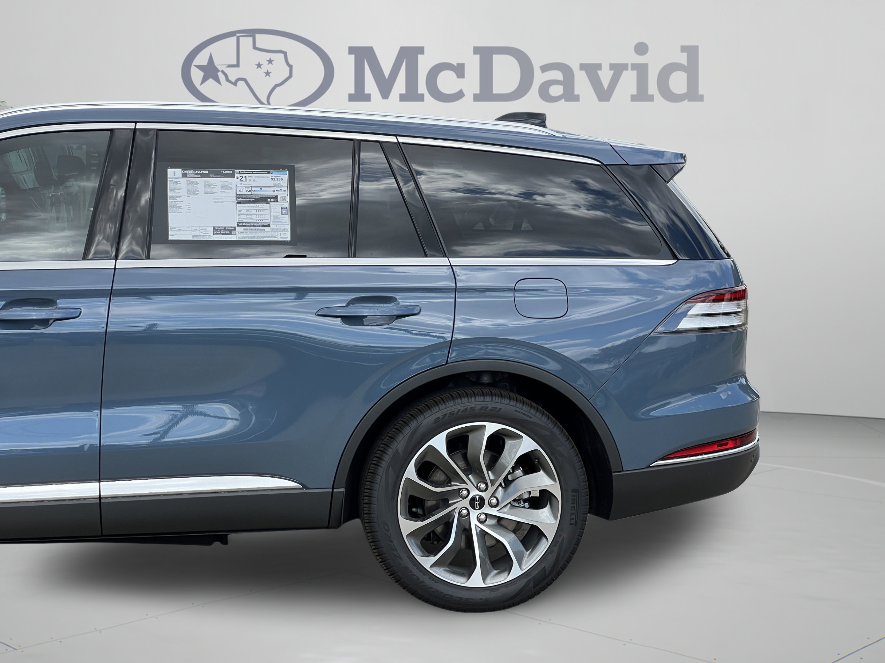 New 2026 Lincoln Aviator Reserve w/ Illumination Package RWD image 30