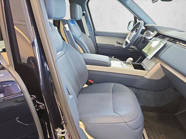 New 2026 Land Rover Range Rover SV AWD/4WD image 10