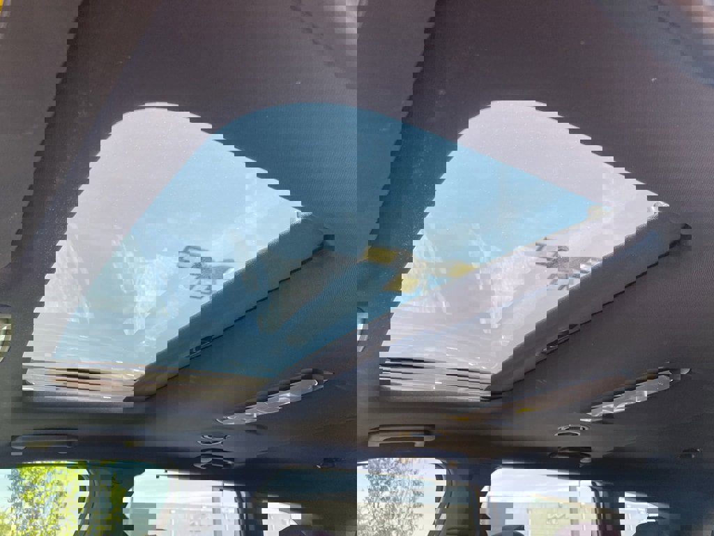 Used 2024 Kia Telluride EX w/ EX Captain's Chair Package image 9