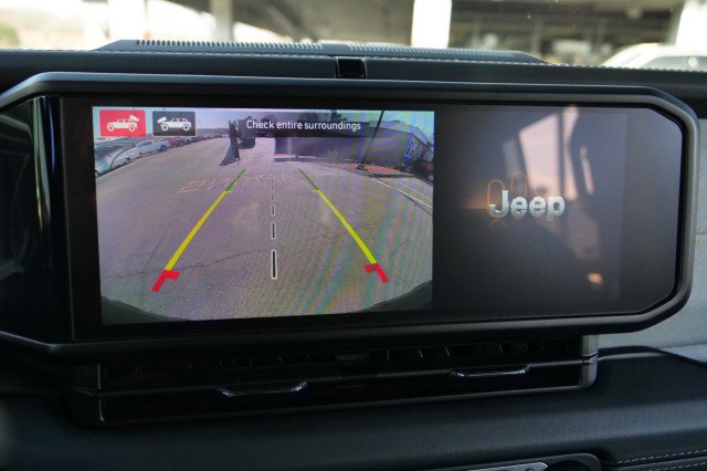 Used 2024 Jeep Wrangler Unlimited Sahara w/ Technology Group image 12