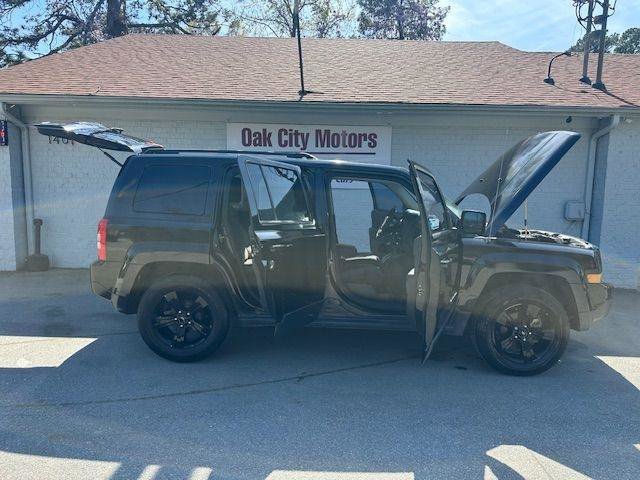 Used 2016 Jeep Patriot Latitude FWD image 10