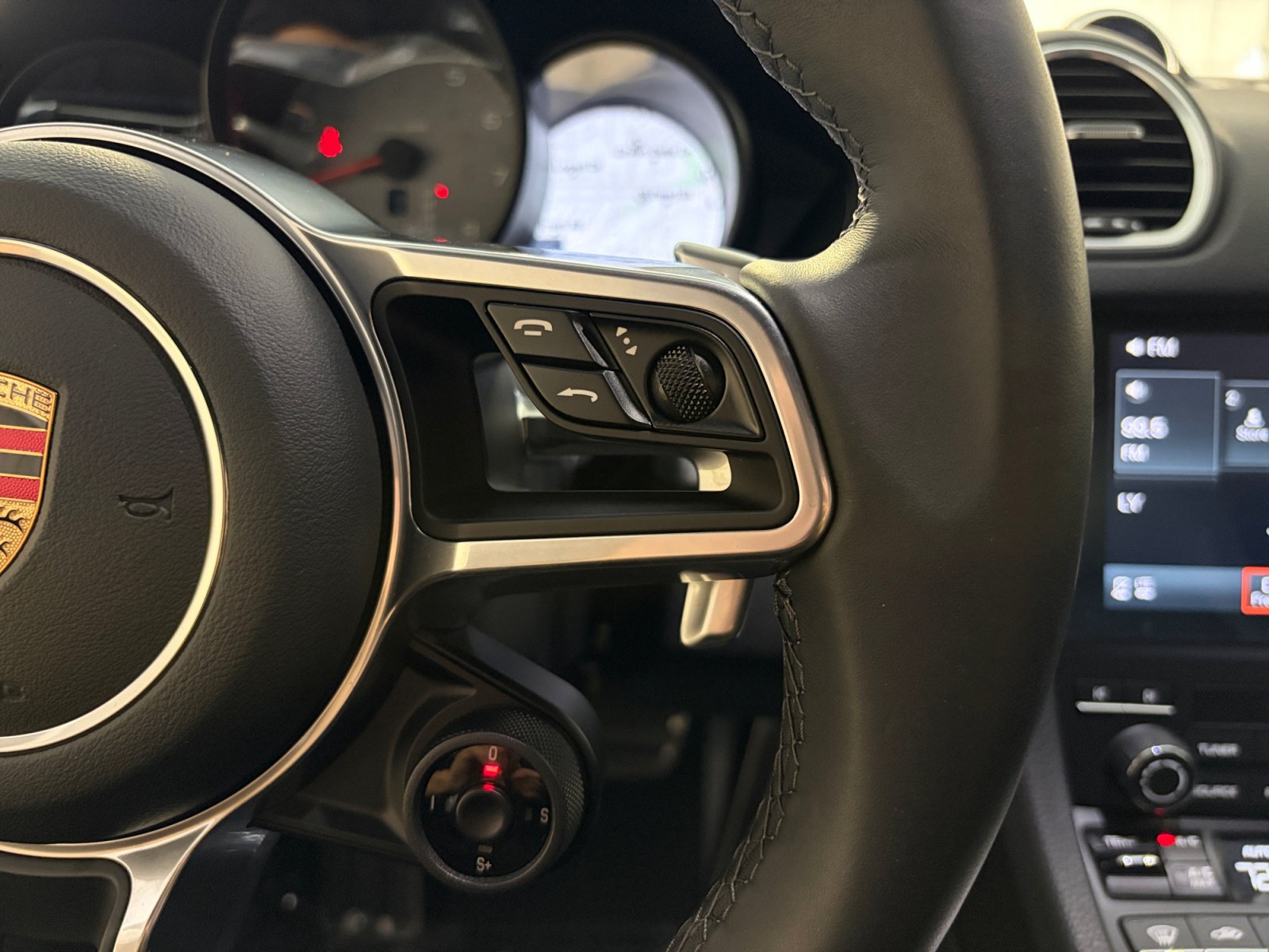 Certified 2025 Porsche 718 Boxster S RWD image 38