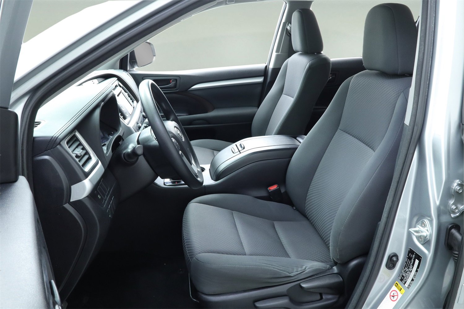 Used 2018 Toyota Highlander LE image 23