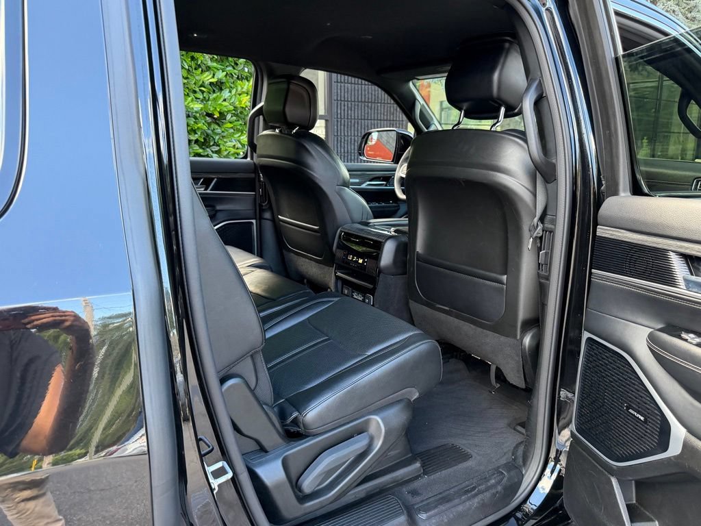 Used 2022 Jeep Wagoneer Series II AWD/4WD image 40
