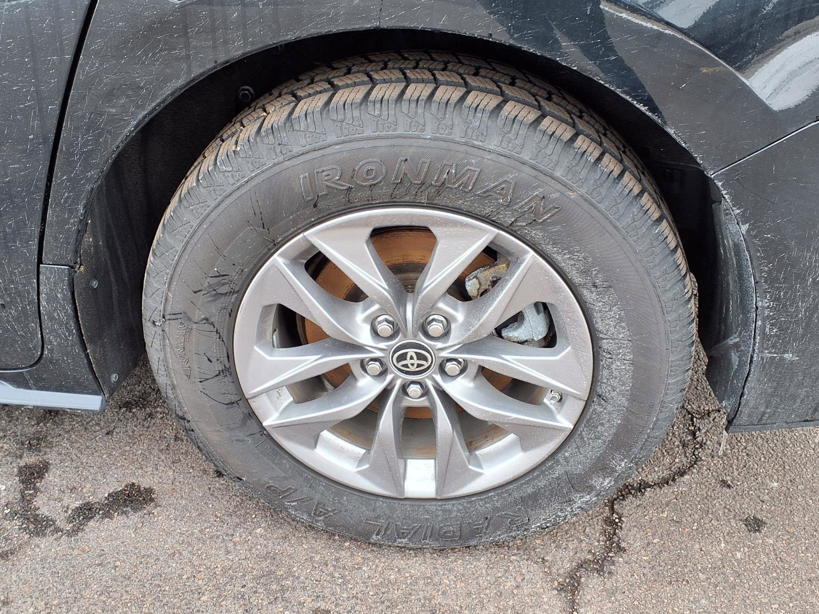 Used 2024 Toyota Sienna XLE image 13