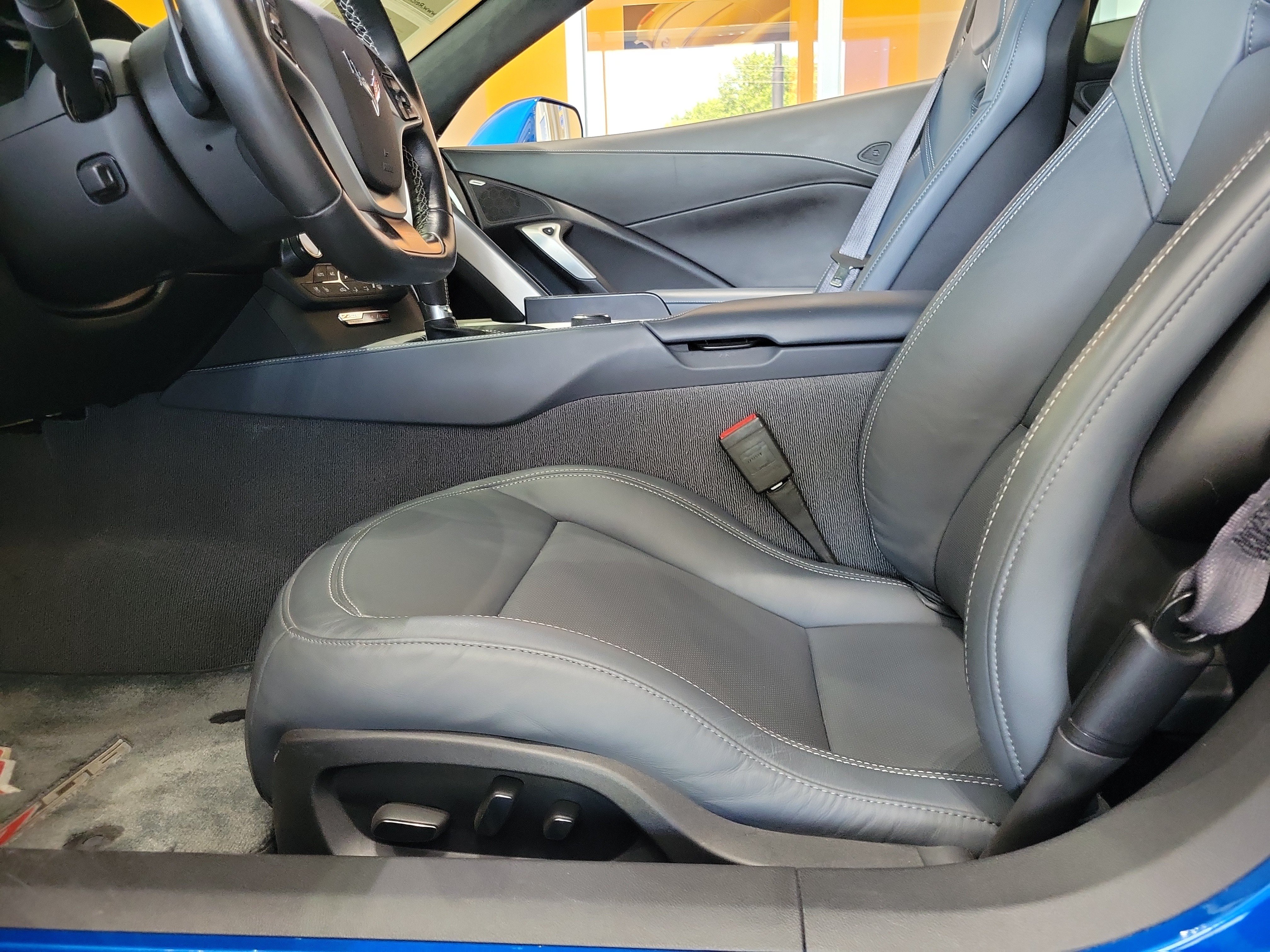 Used 2015 Chevrolet Corvette Z06 w/ 3LZ Preferred Equipment Group RWD image 8