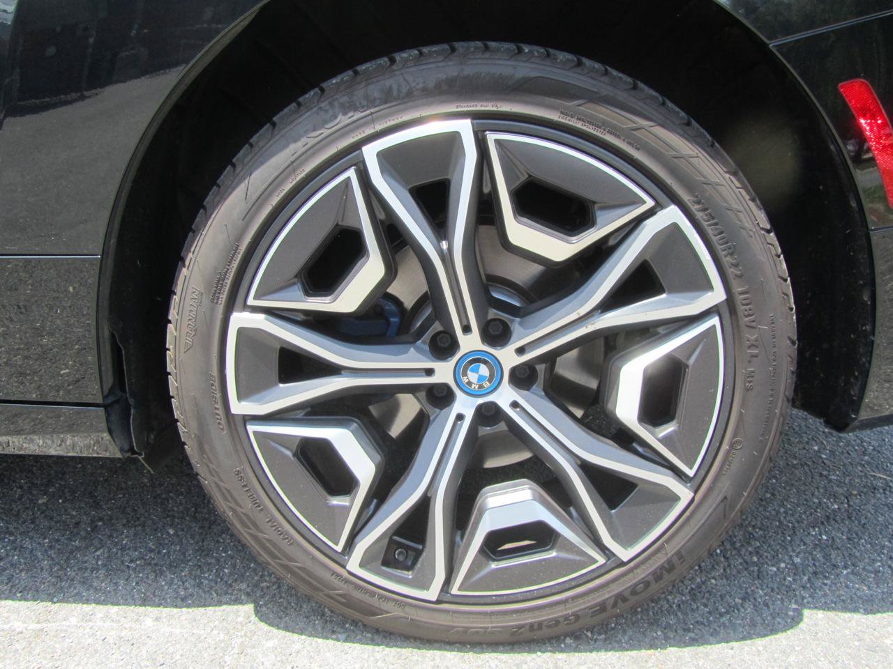 Used 2024 BMW iX xDrive50 w/ Sport Package AWD/4WD image 26