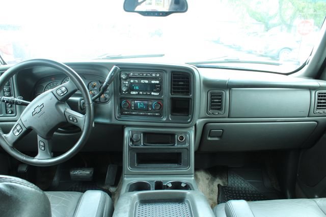 Used 2003 Chevrolet Avalanche 4x4 w/ Suspension Package, Off-Road image 16