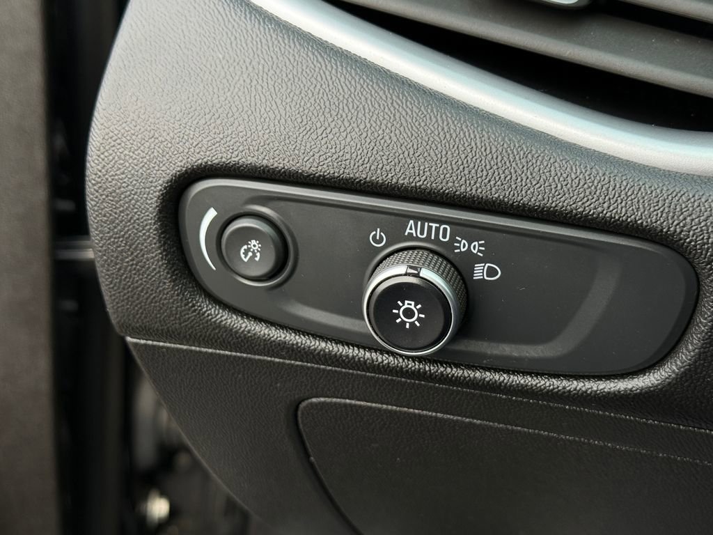 Used 2023 Chevrolet Malibu LT image 32