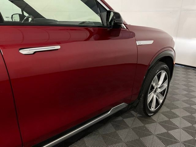 New 2026 Cadillac Vistiq Luxury w/ LPO, Floor Liner Package image 9