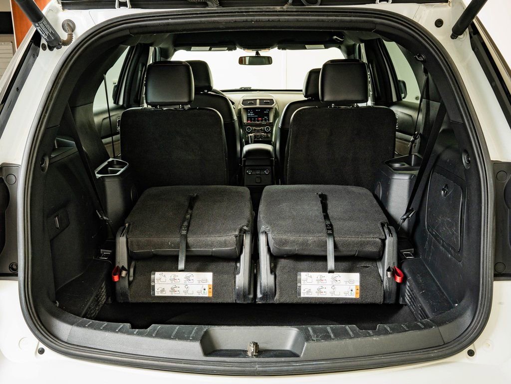 Used 2017 Ford Explorer XLT w/ Equipment Group 202A image 19