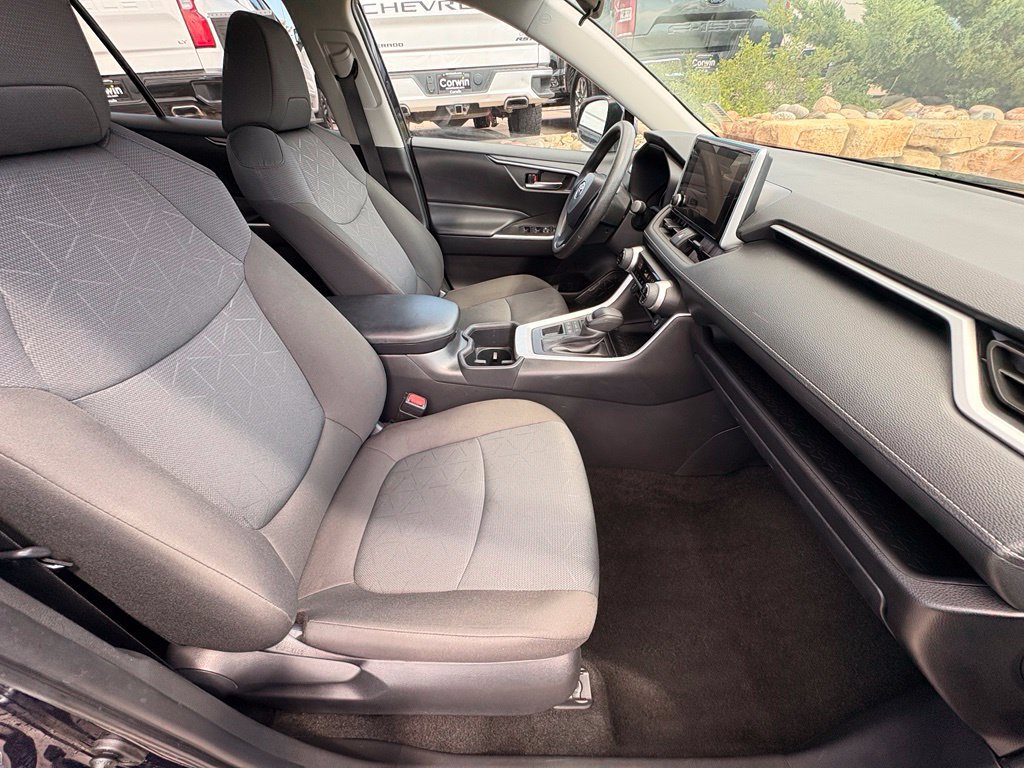 Used 2025 Toyota RAV4 XLE AWD/4WD image 30