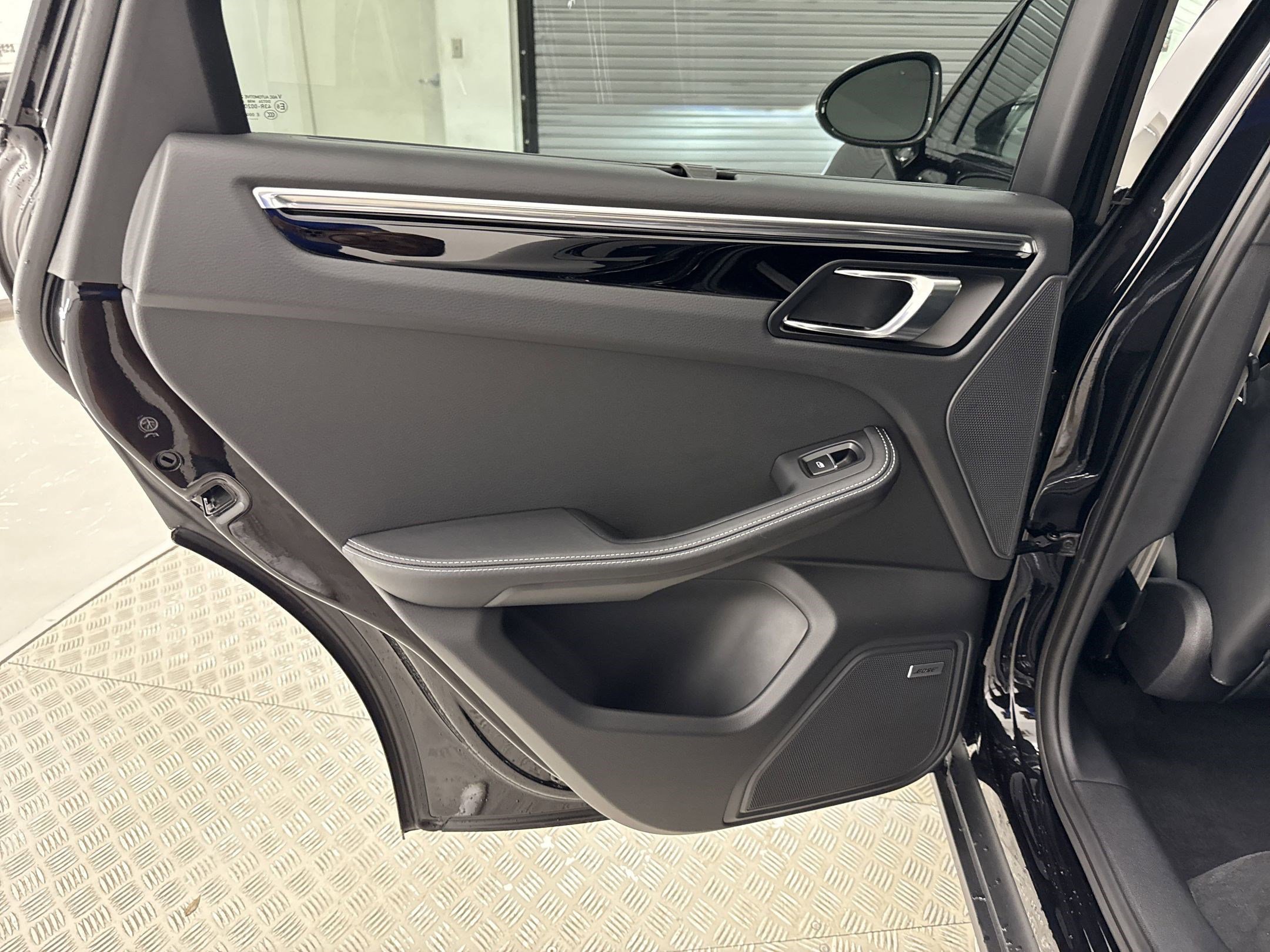 Used 2025 Porsche Macan Turbo image 33