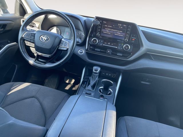 Used 2020 Toyota Highlander LE AWD/4WD image 10