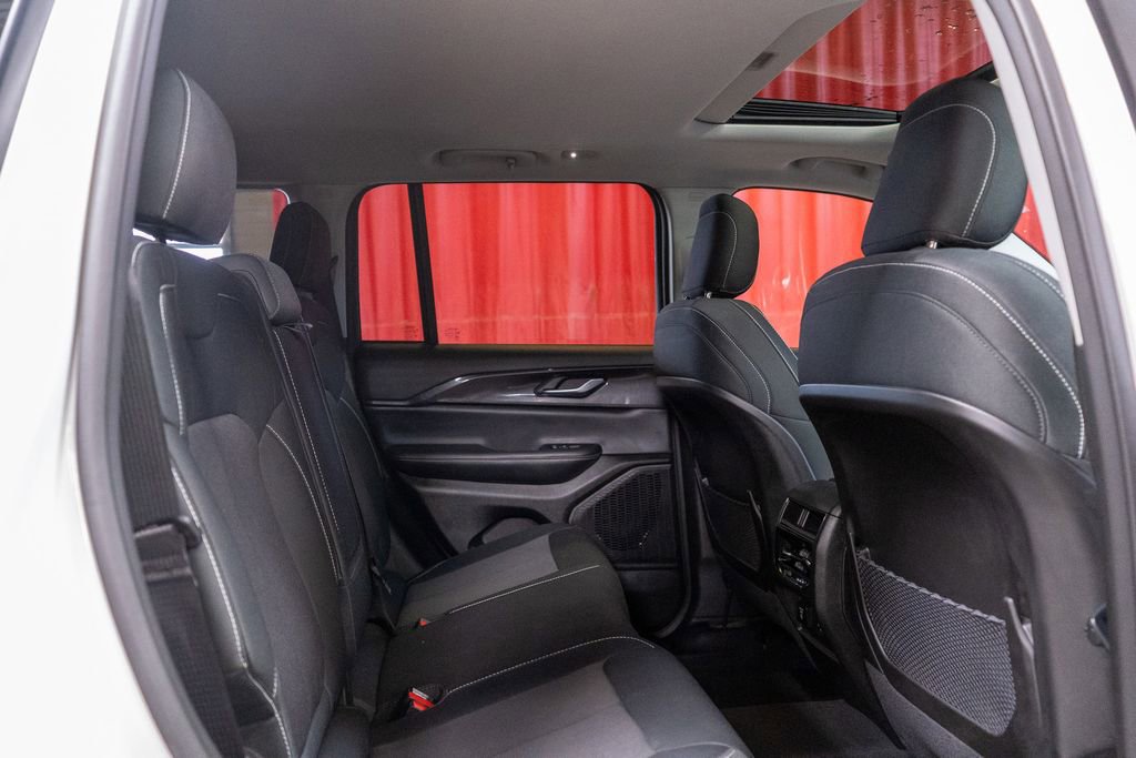 Used 2023 Jeep Grand Cherokee Laredo w/ Luxury Tech Group I image 14