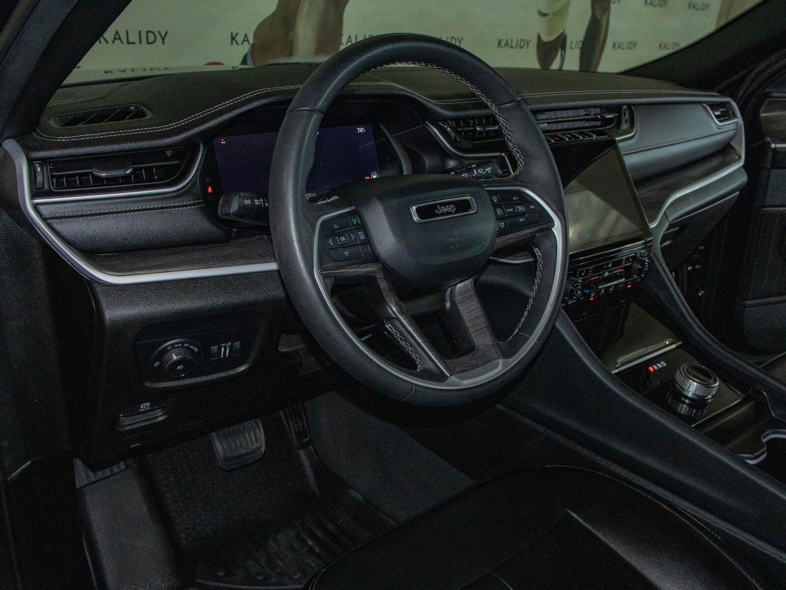 Used 2024 Jeep Grand Cherokee L Limited w/ Black Appearance Package RWD image 6