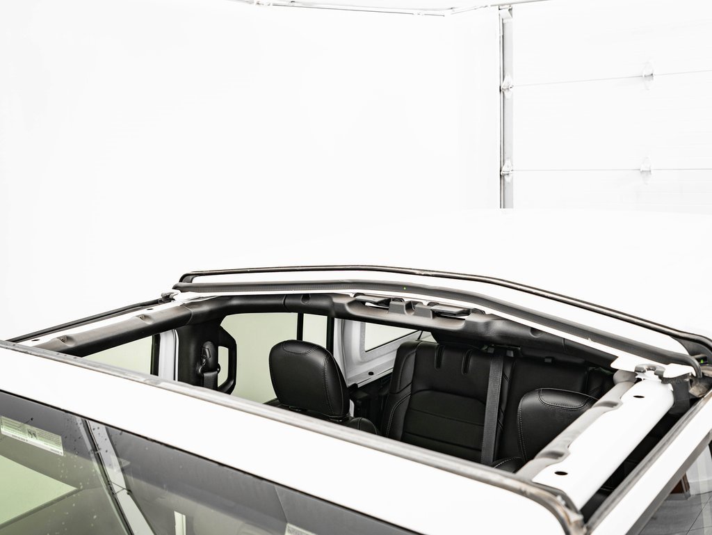 Used 2023 Jeep Wrangler Unlimited Sahara w/ Cold Weather Group image 14