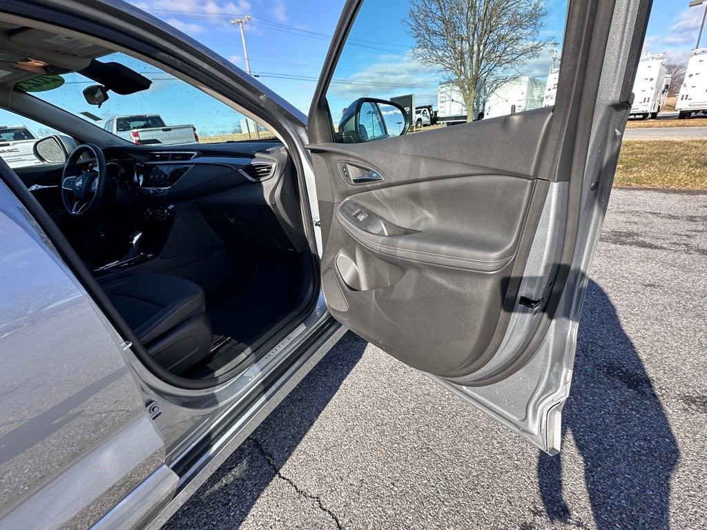 Certified 2023 Buick Encore GX Select w/ Sport Touring Package FWD image 14
