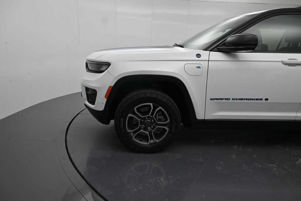 Used 2023 Jeep Grand Cherokee Trailhawk w/ Advanced Protech Group II AWD/4WD image 9