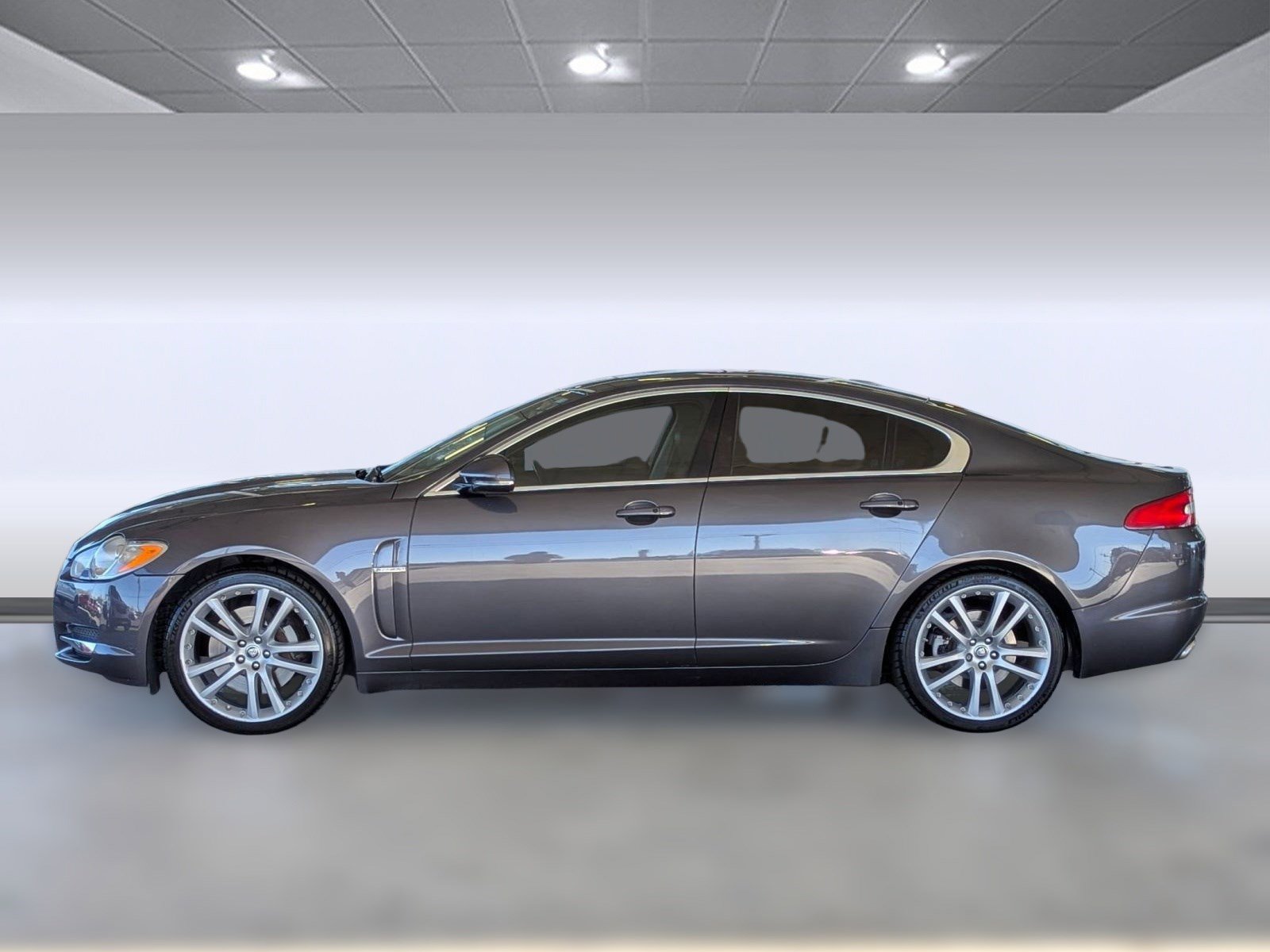 Used 2010 Jaguar XF Premium image 2