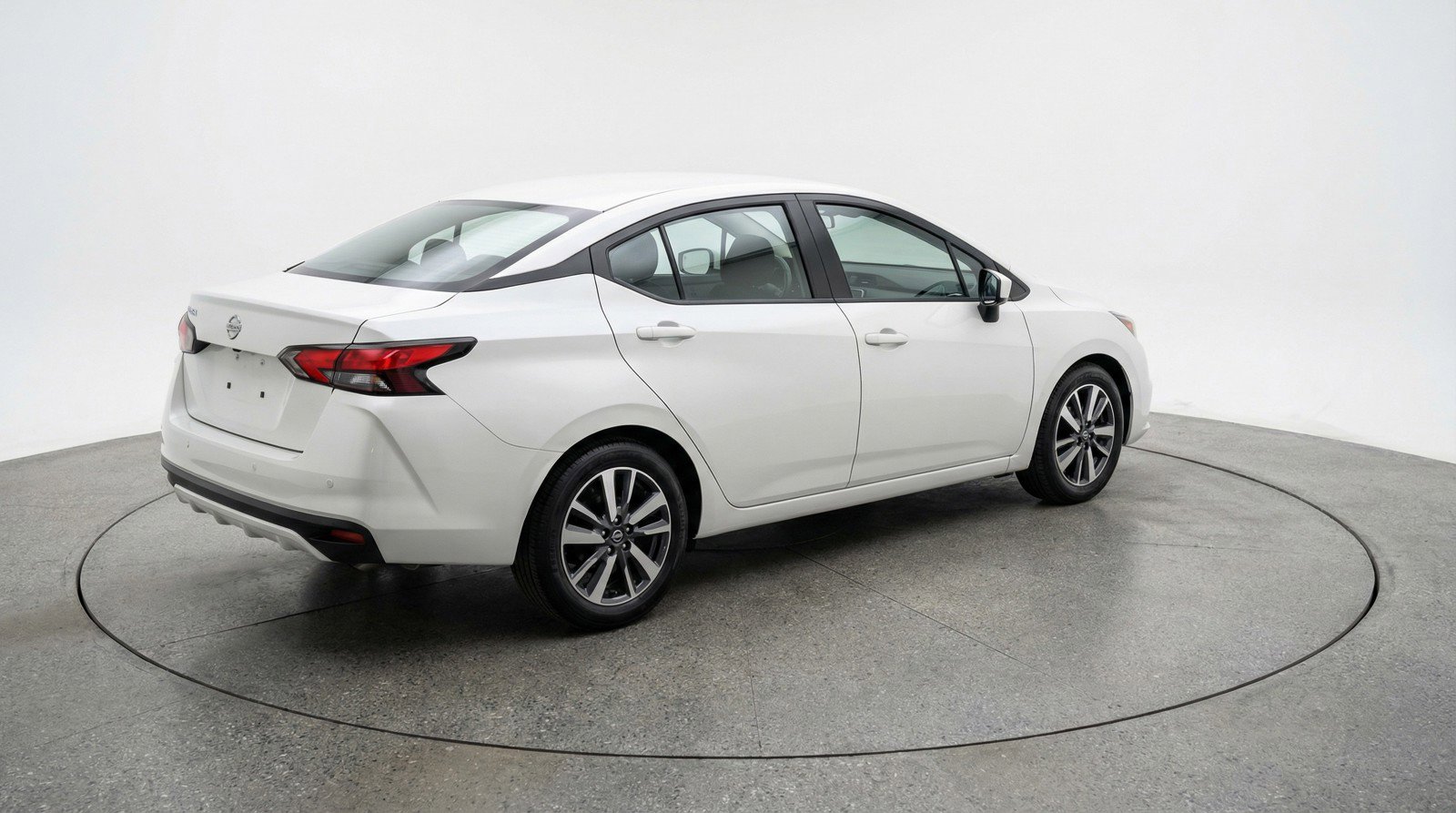 Used 2025 Nissan Versa SV image 6