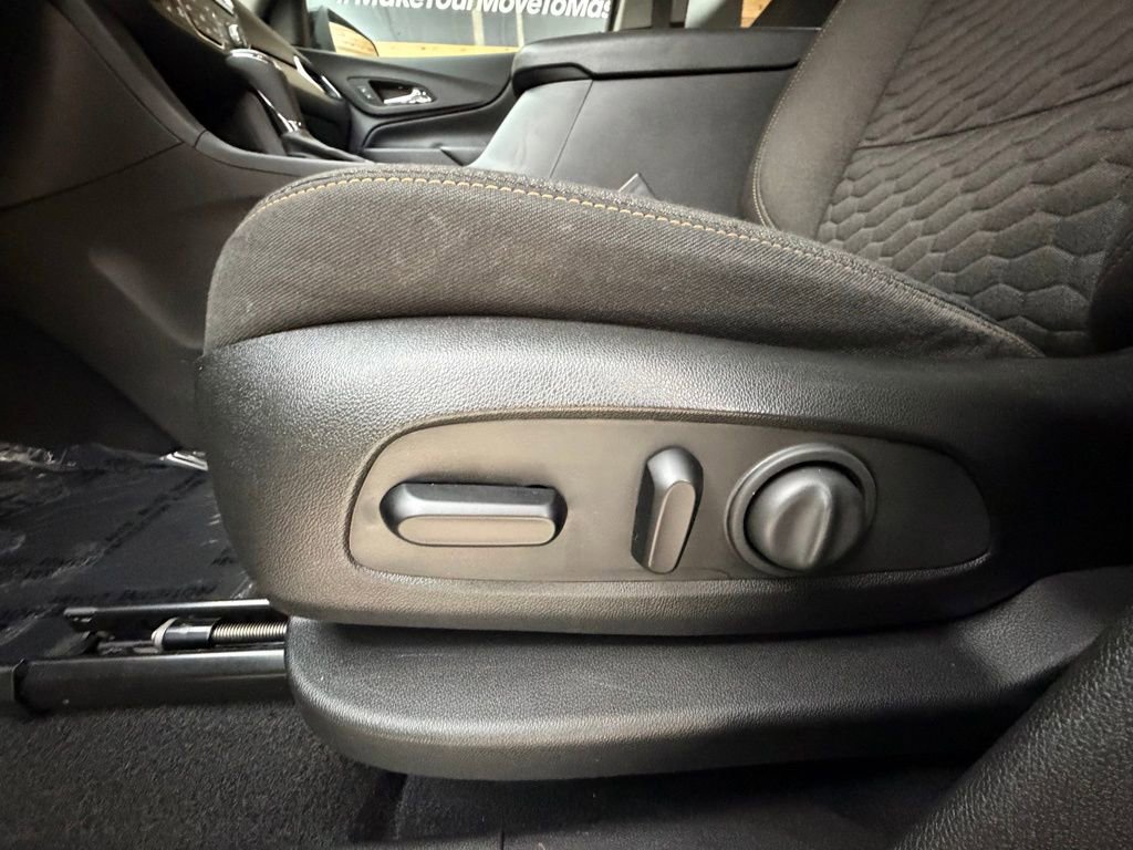 Used 2021 Chevrolet Equinox LT image 25