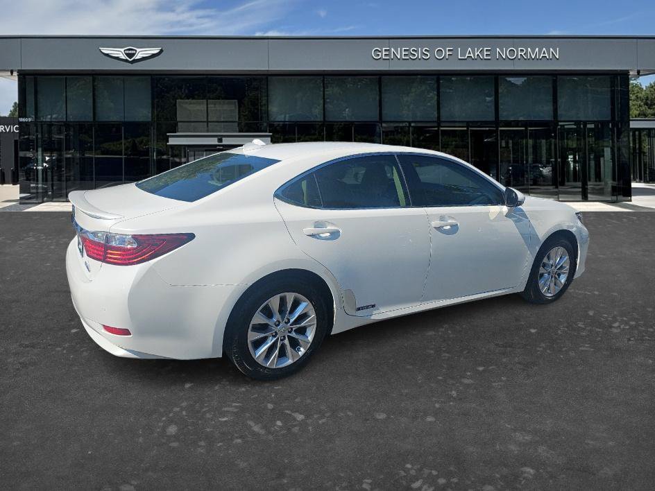 Used 2015 Lexus ES 300h w/ Navigation System Package FWD image 5