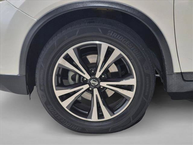 Used 2019 Nissan Rogue SV w/ Premium Package FWD image 9