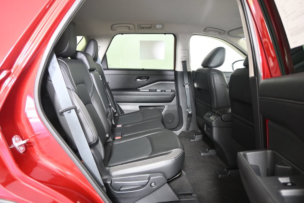 Used 2023 Nissan Pathfinder SL AWD/4WD image 18
