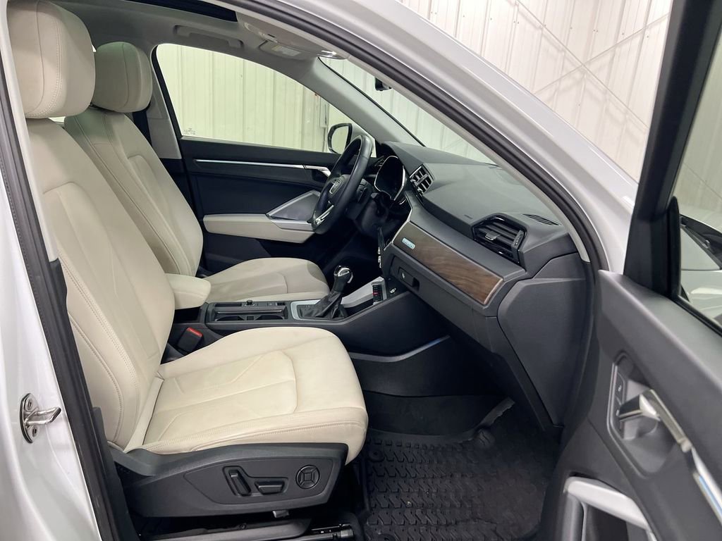 Used 2022 Audi Q3 2.0T Premium Plus image 22