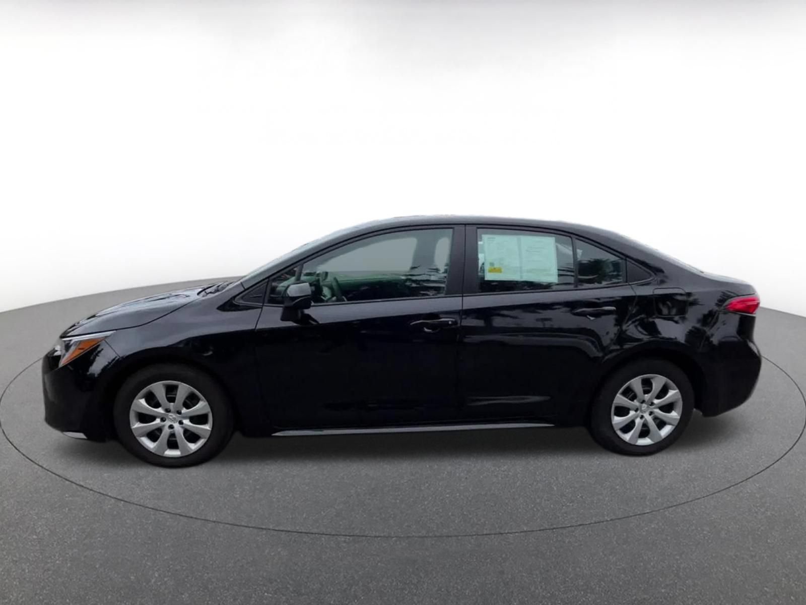 Used 2025 Toyota Corolla LE FWD image 9