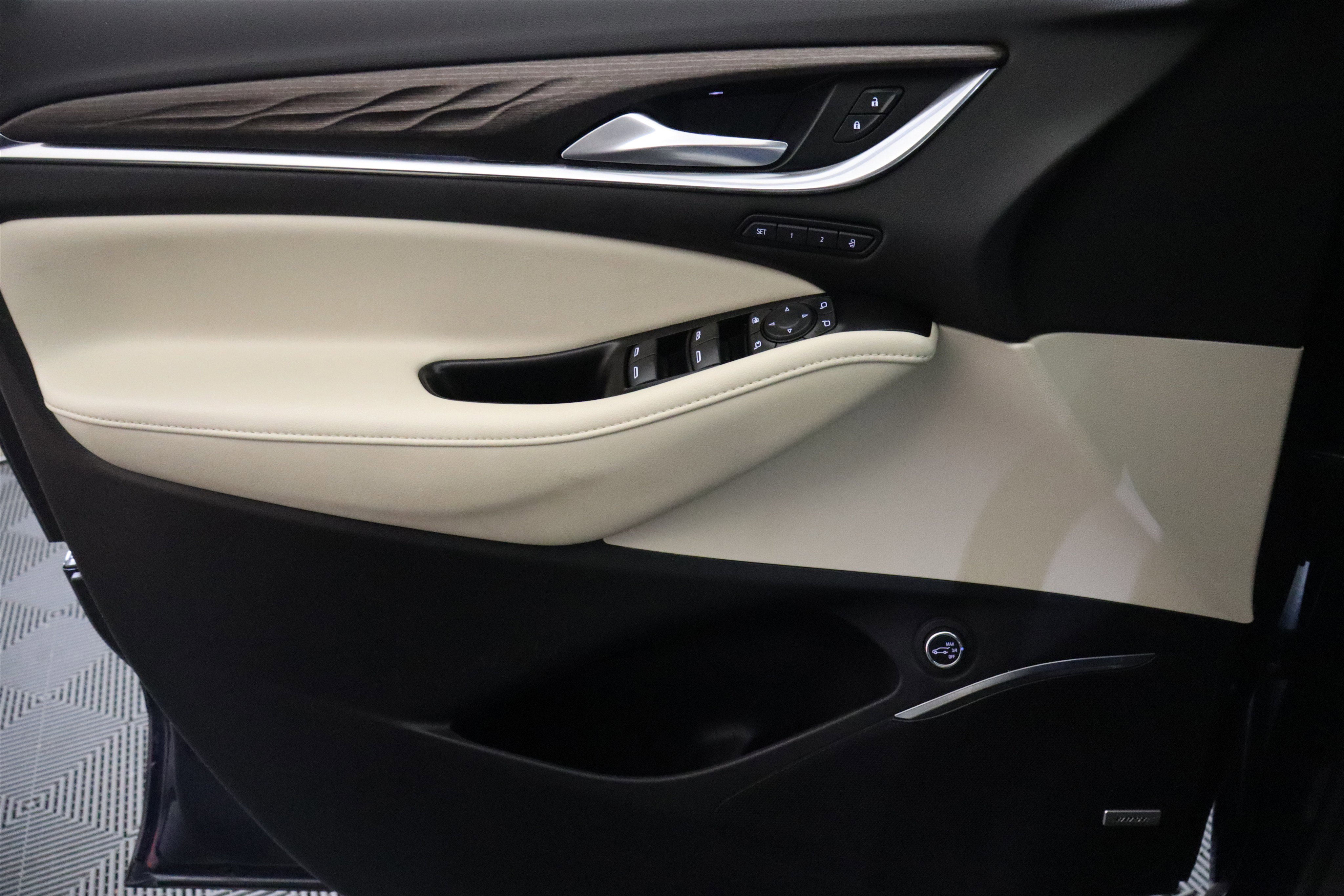 Used 2023 Buick Enclave Avenir w/ Avenir Technology Package image 35