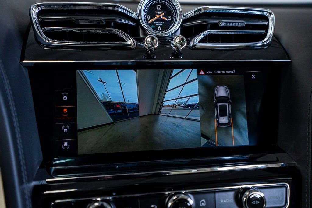Used 2021 Bentley Bentayga image 49