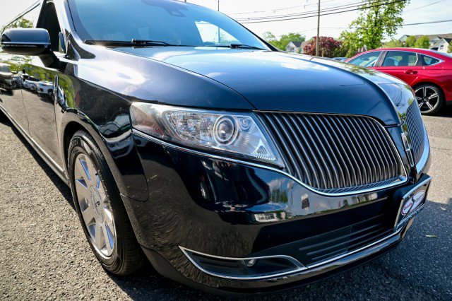 Used 2016 Lincoln MKT AWD image 10