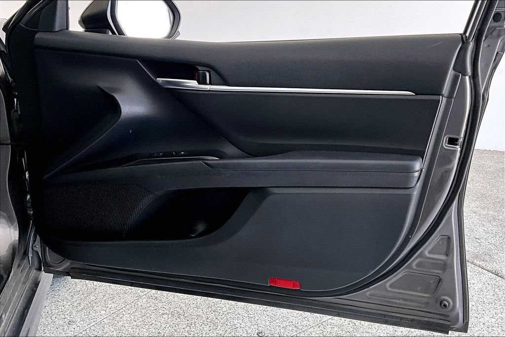 Used 2020 Toyota Camry SE FWD image 22