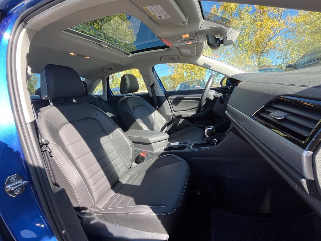 Certified 2024 Volkswagen Jetta SE w/ Panoramic Sunroof Package FWD image 13